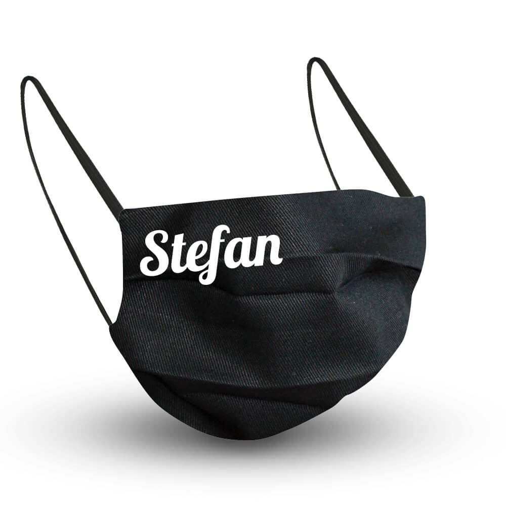 schwarze Behelfsmaske mit Schriftzug Stefan