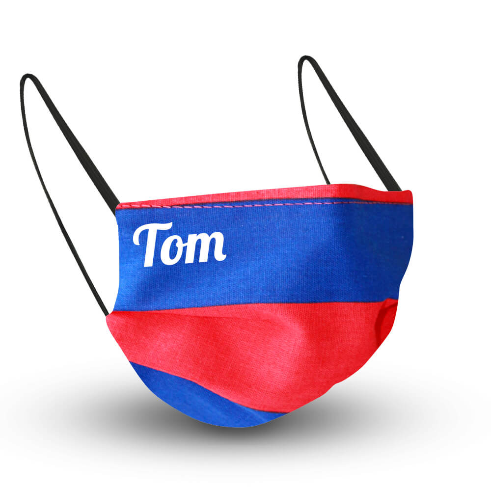 rot/blaue Überwurfmaske mit der Schrift Tom